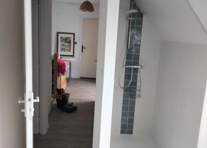 Chaumière Dans Le Parc Régional De Brière Saint-Lyphard